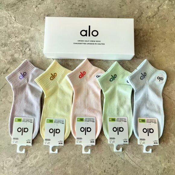 A43- ALO Yoga Women's Rainbow Logo Ankle Socks 5-Pair Box Set - NWT